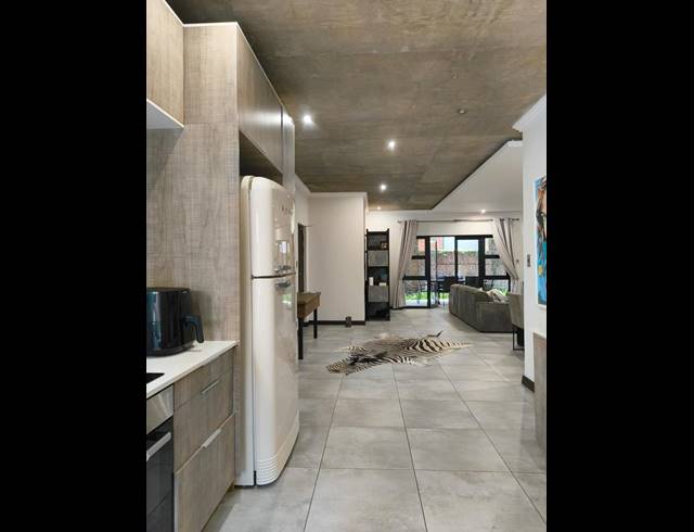 3 BEDROOM COMPLEX FOR SALE IN MENLO PARK